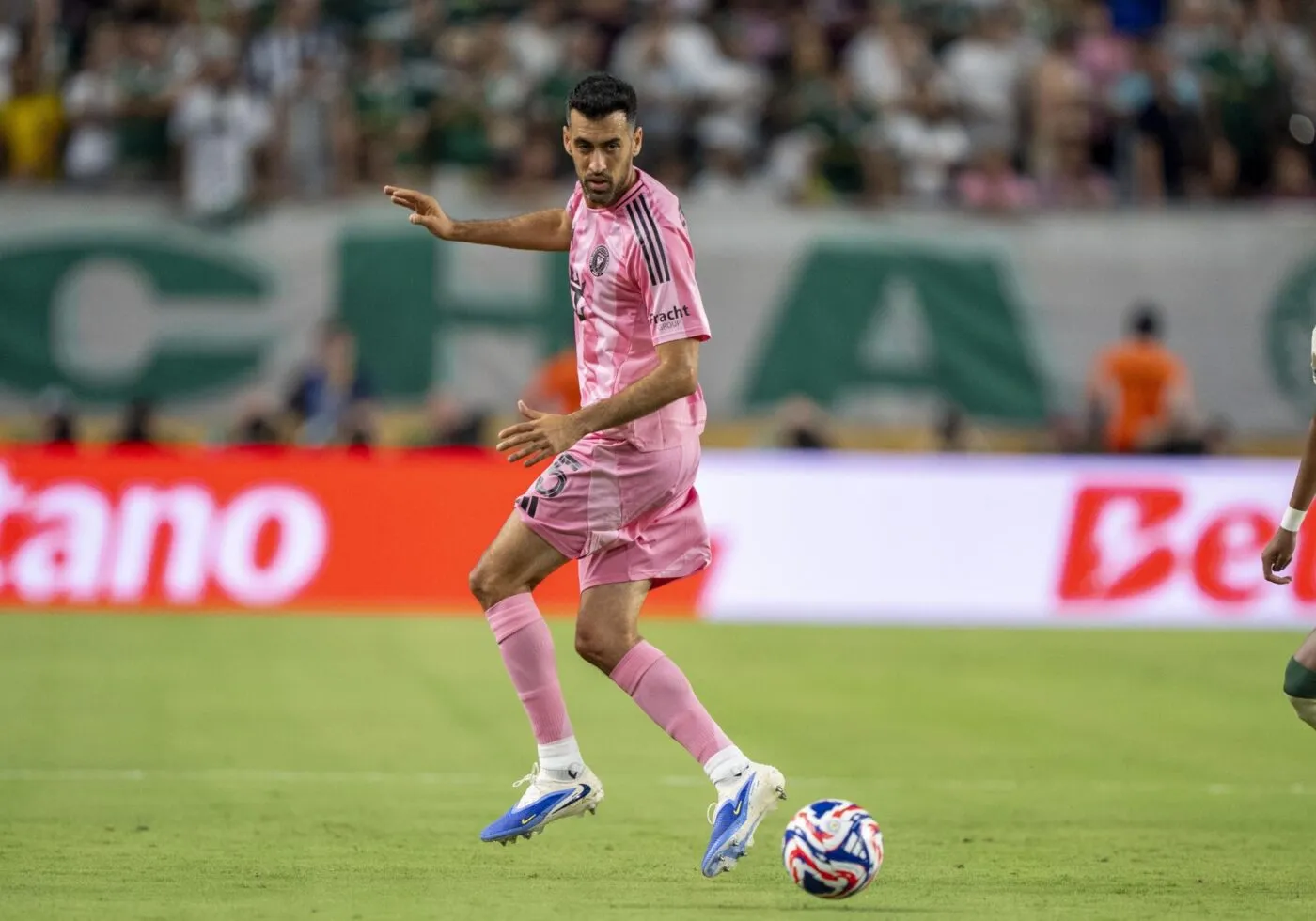 Sergio Busquets lance déjà sa carrière de coach à Barcelone
