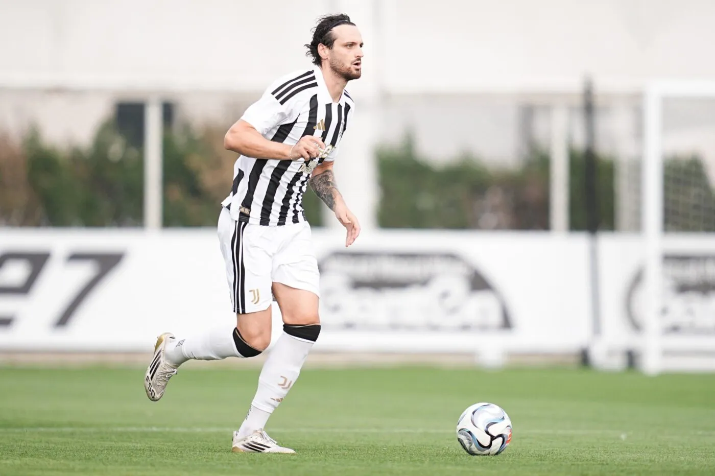 Un joueur de la Juventus blessé par un supporter