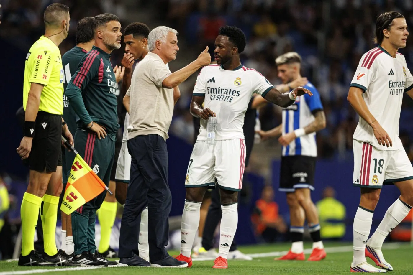 Mourinho se plaint du harcèlement contre Vinícius