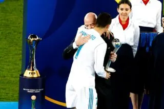 Gianni Infantino lèche les bottes de CR7