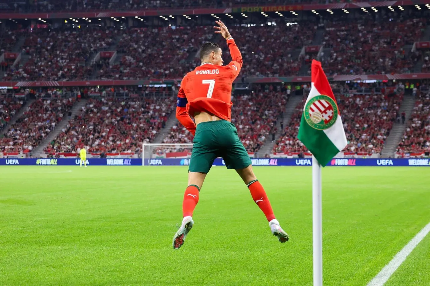 Quand un robot célèbre son but comme Cristiano Ronaldo