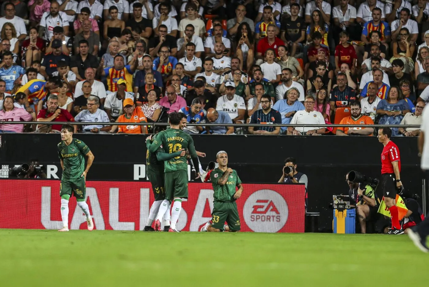 Bousculé, le Betis ne tremble pas face à Valence