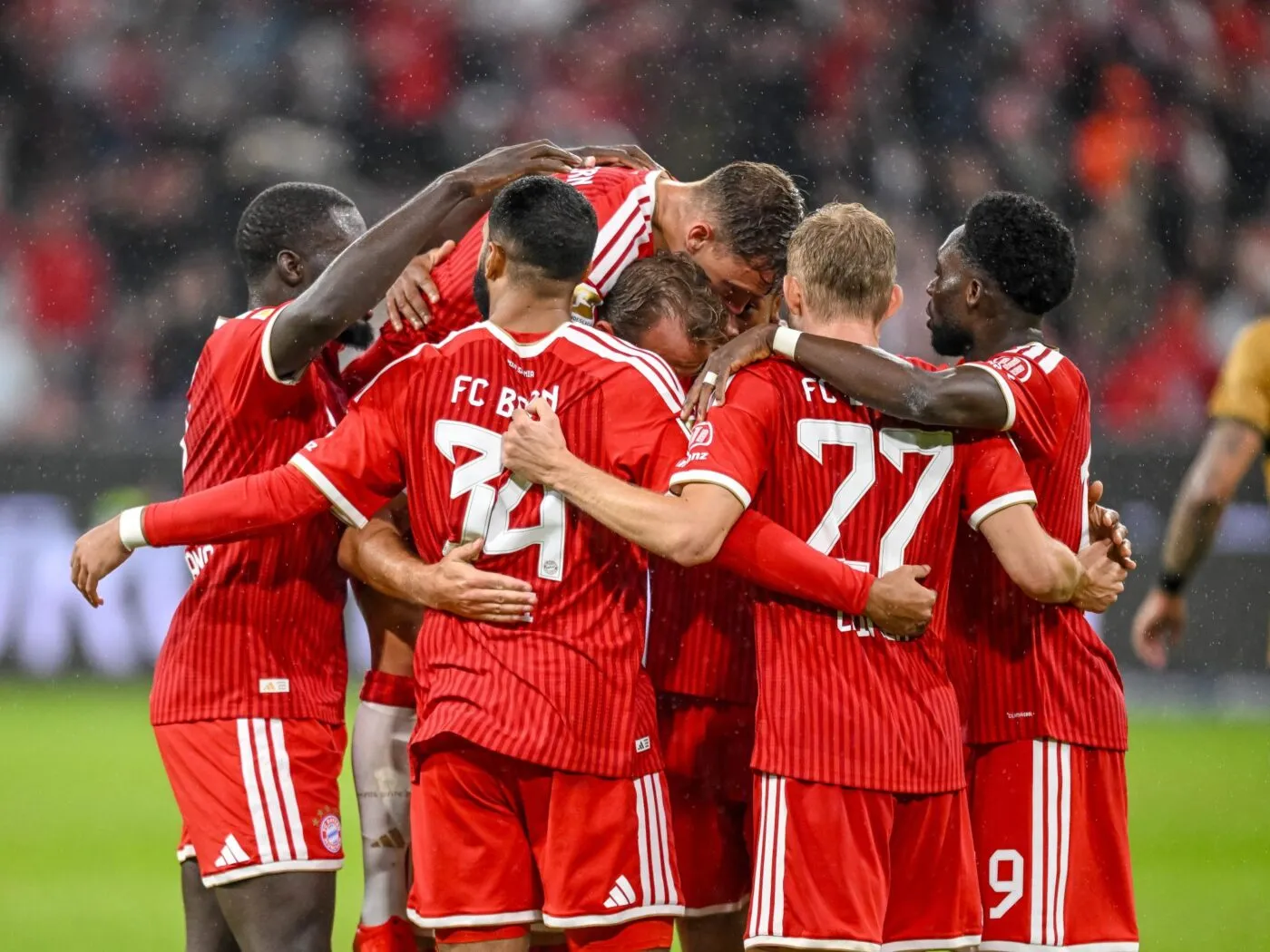 Le Bayern débute par une manita, Upamecano et Olise buteurs