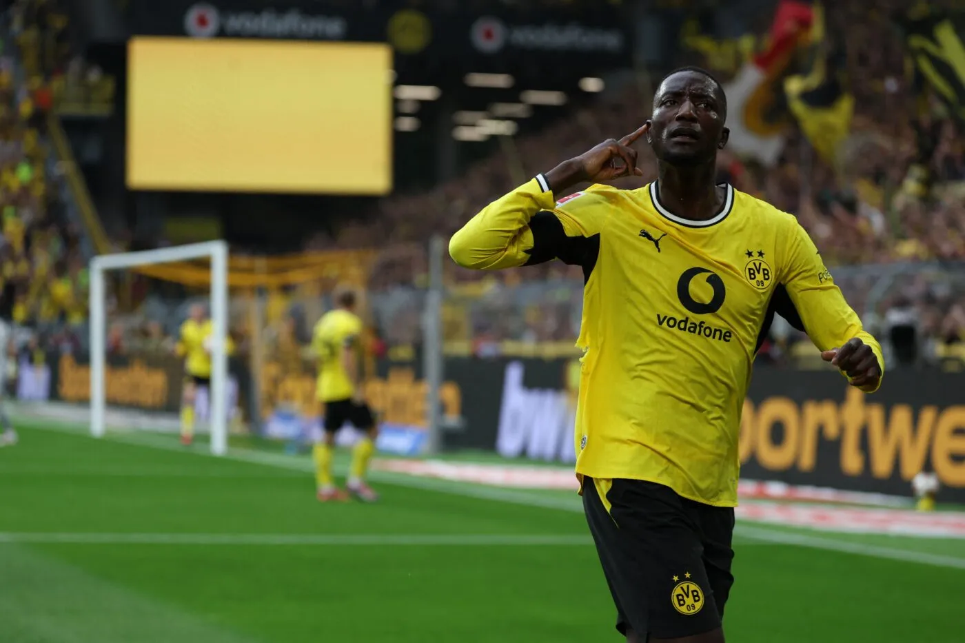 Porté par ses Grecs, Dortmund lance sa saison par une victoire