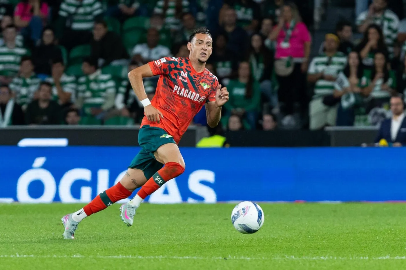 Au Portugal, un but sublime en coup du foulard