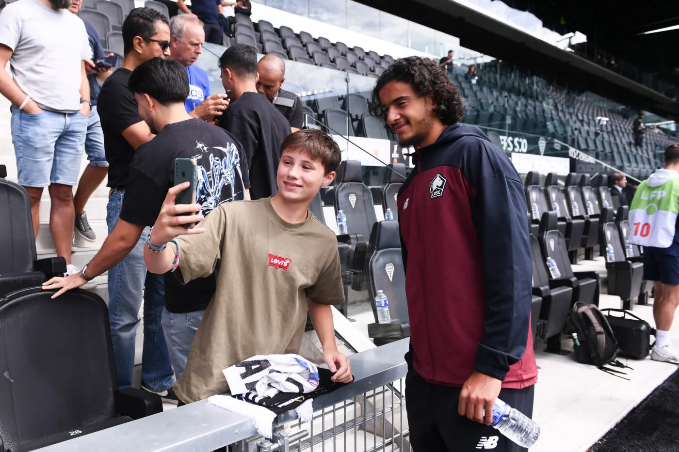 Les clubs français vendent, les fans applaudissent, le football perd