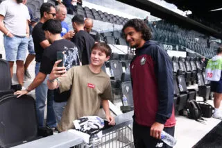 Les clubs français vendent, les fans applaudissent, le football perd