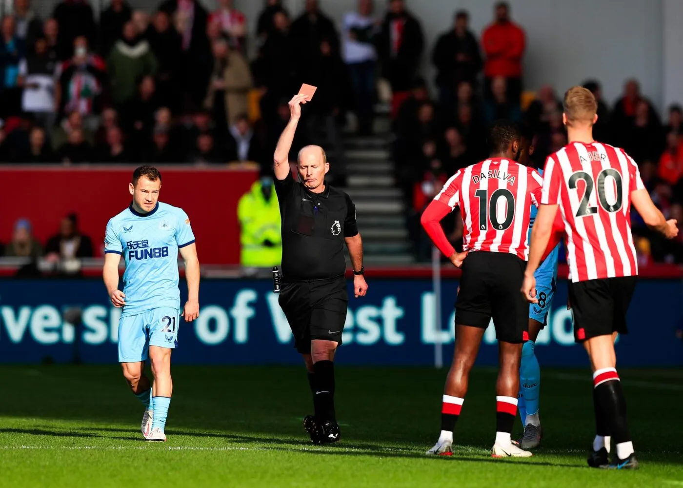 Un ex-arbitre anglais se lançait des défis pendant les matchs