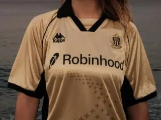 Nice a sorti un très beau maillot en hommage aux victimes des attentats de 2016