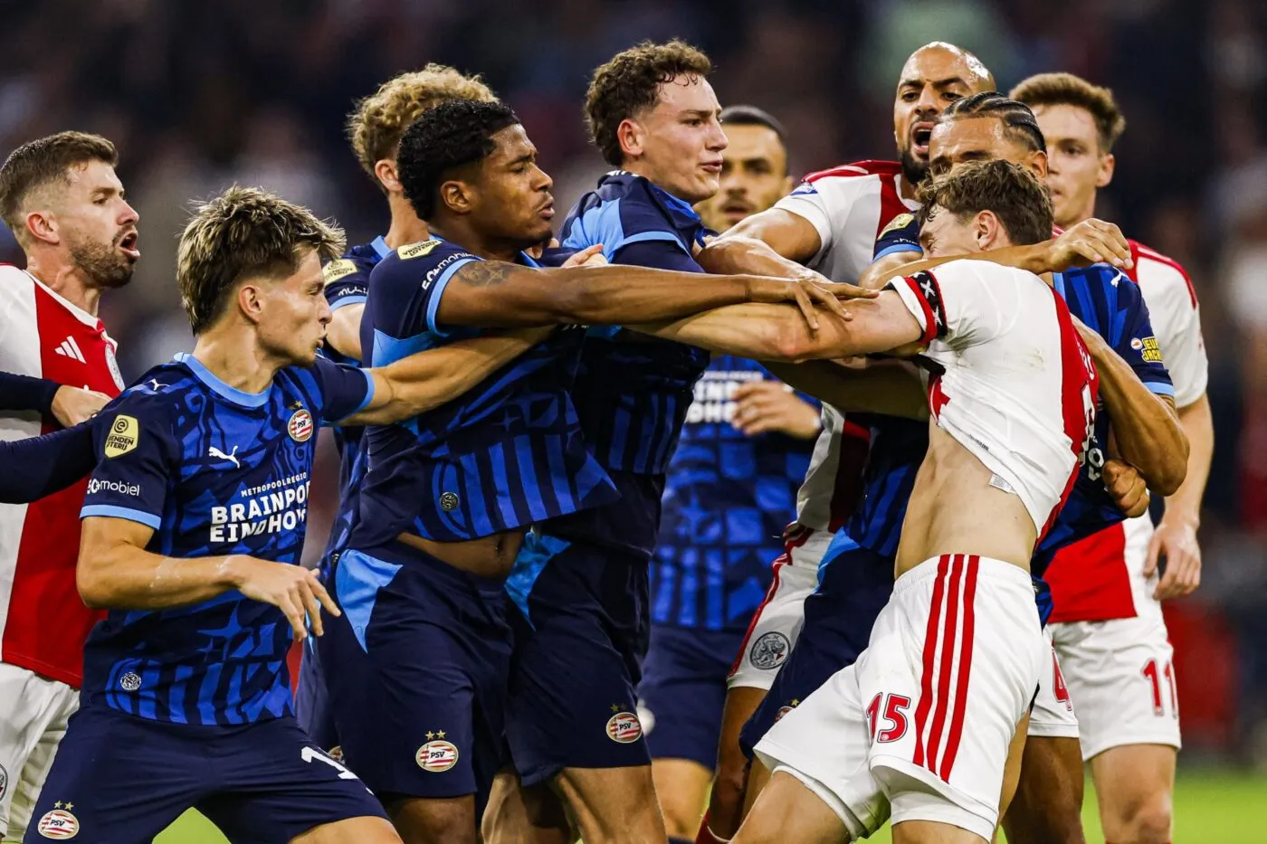 La très vilaine faute du fils de Van Bommel