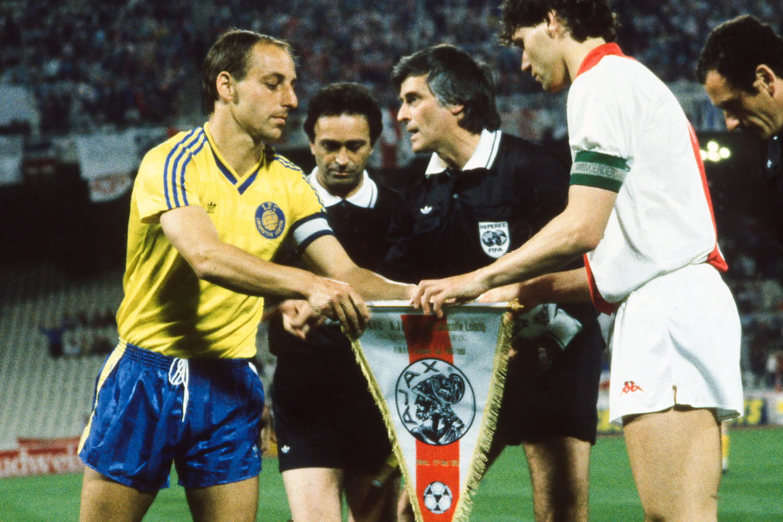 Frank Baum du Lok, face à un certain Marco van Basten en 1987.
