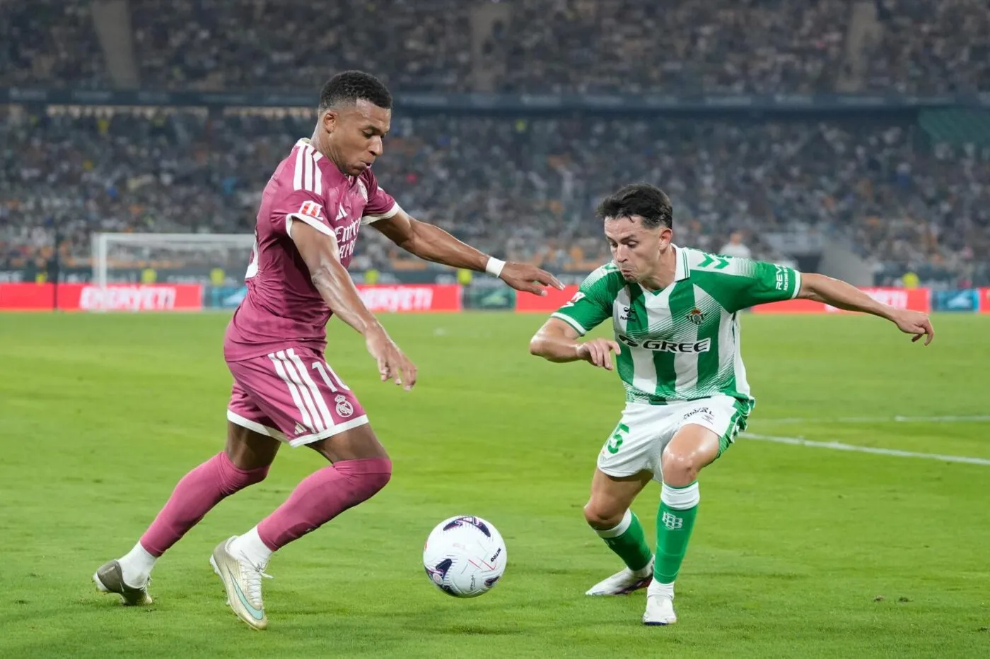 Le Betis se moque des Mbappé