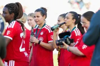 Lena Oberdorf de nouveau trahie par son genou