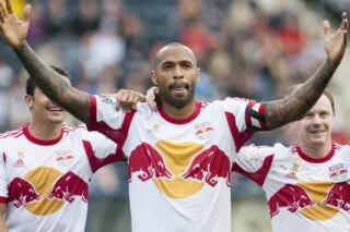 Thierry Henry marque un beau but avec les U18 de Wimbeldon