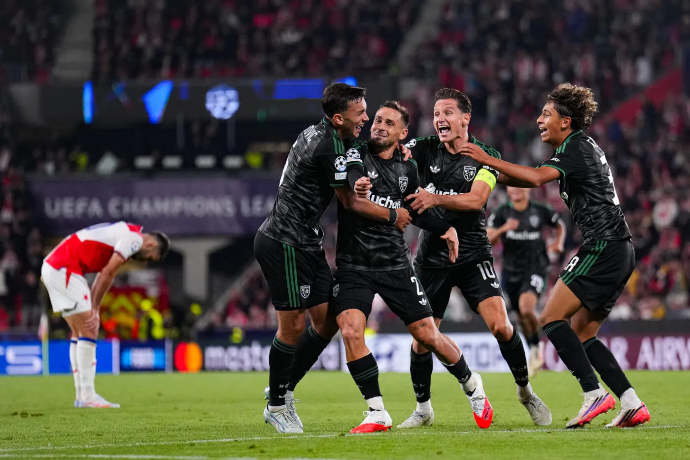 Lens renverse le Slavia Prague au bout de la folie