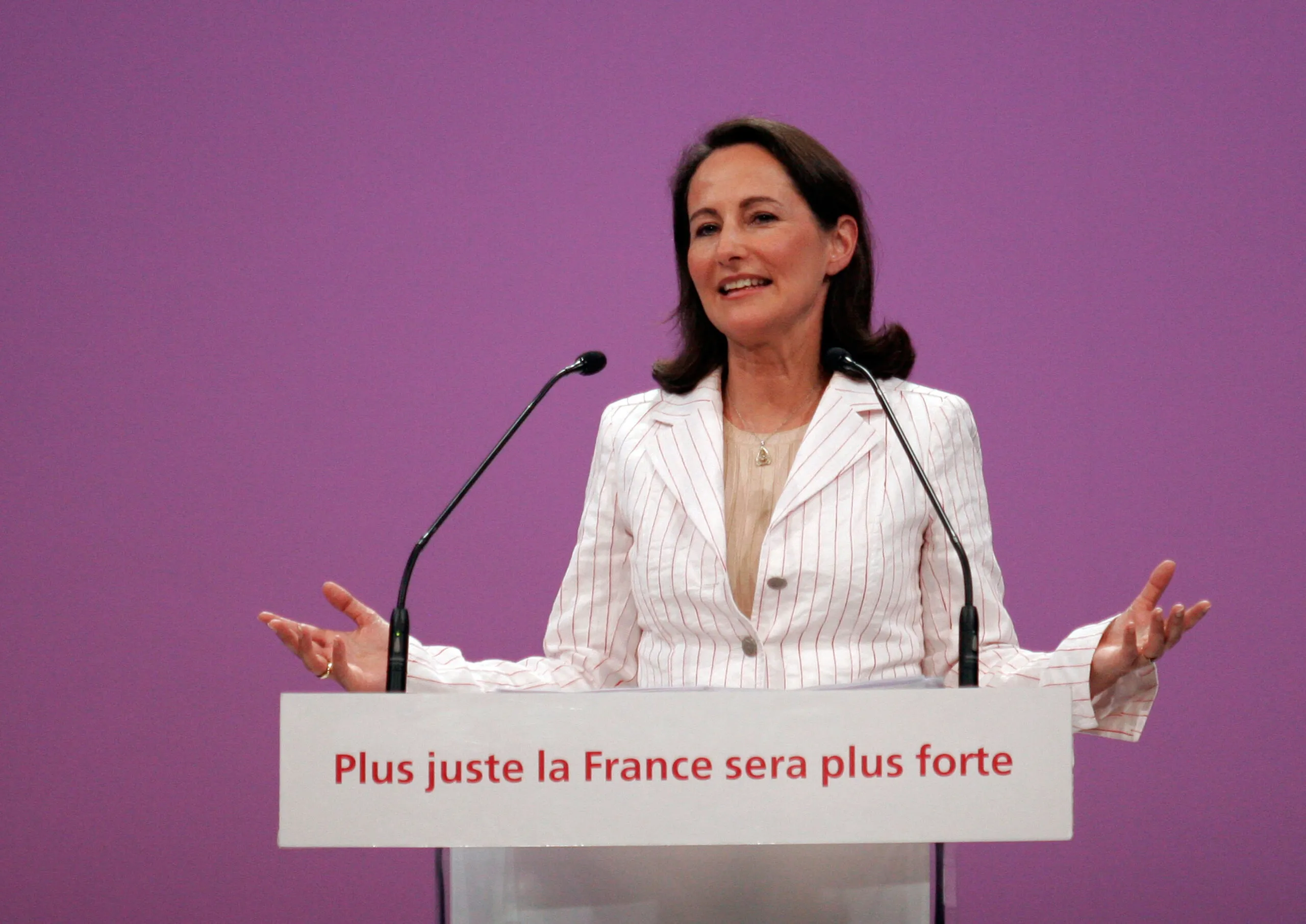 Il manque une virgule du pied gauche