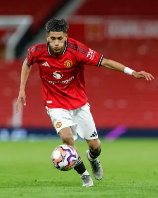 Un jeune de 15 ans entame un bras de fer pour quitter Manchester United