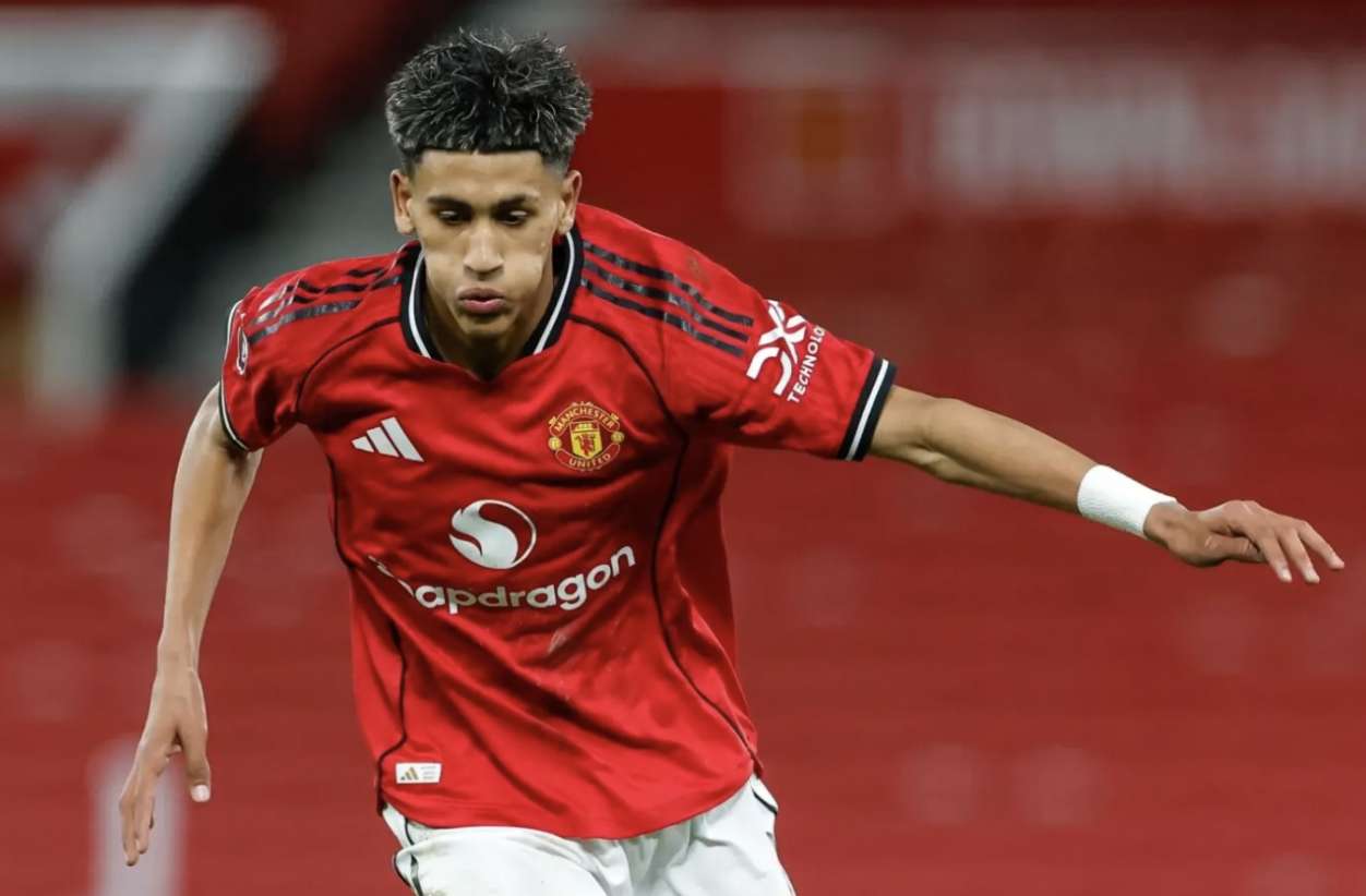 JJ Gabriel, le jeune de 15 ans qui met le bazar à Manchester United