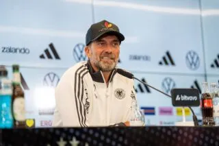 Jürgen Klopp dévoile une liste de 44 joueurs et taille l'extrême-droite