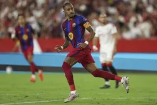 Un triplé de Raphinha offre une nouvelle victoire au Barça, toujours invaincu en Liga