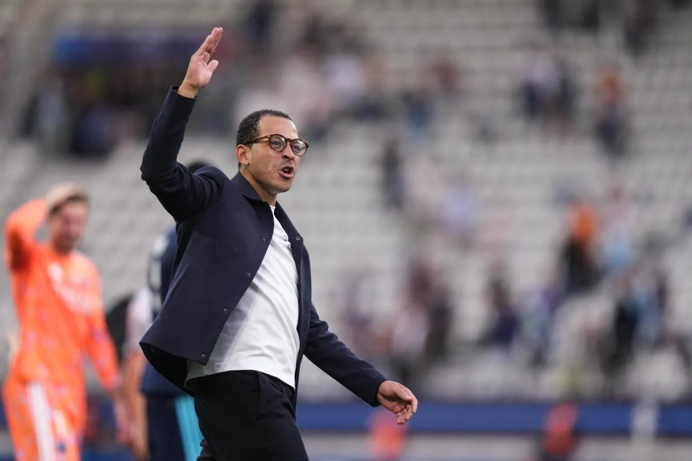 Insulté, Rosenior célèbre devant les fans strasbourgeois et provoque une échauffourée