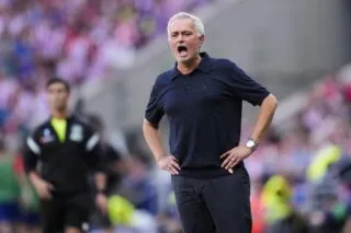 Mourinho s'en prend au « pauvre arbitre » du derby