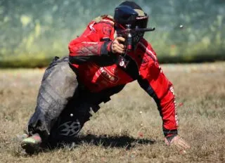 Des joueurs de Régional 2 visé par des tirs de paintball après un match