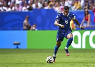 Mbappé à gauche chez les Bleus : retour vers le passé