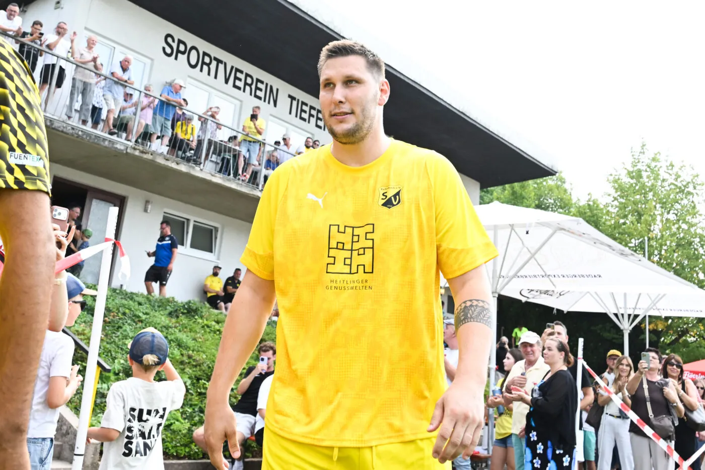 Niklas Süle a enfilé les gants... en neuvième division