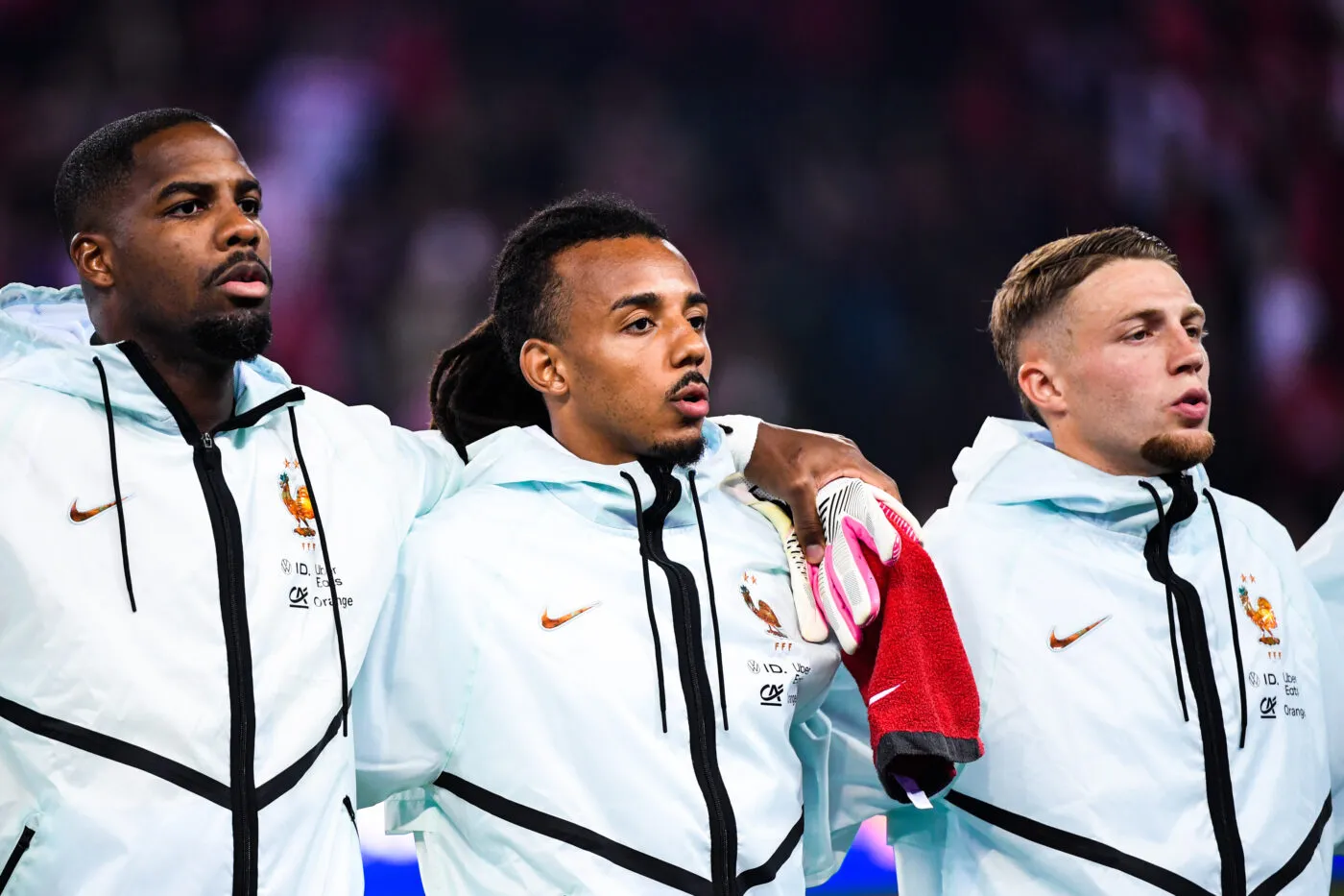 Bleus : hissez haut, latéraux