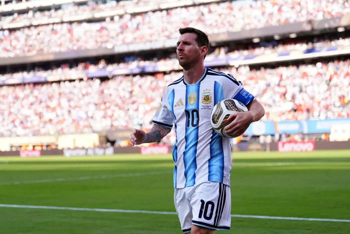 « Je t'aime tellement, donne-moi le maillot » : un joueur du Bénin tout excité avant d'affronter Messi