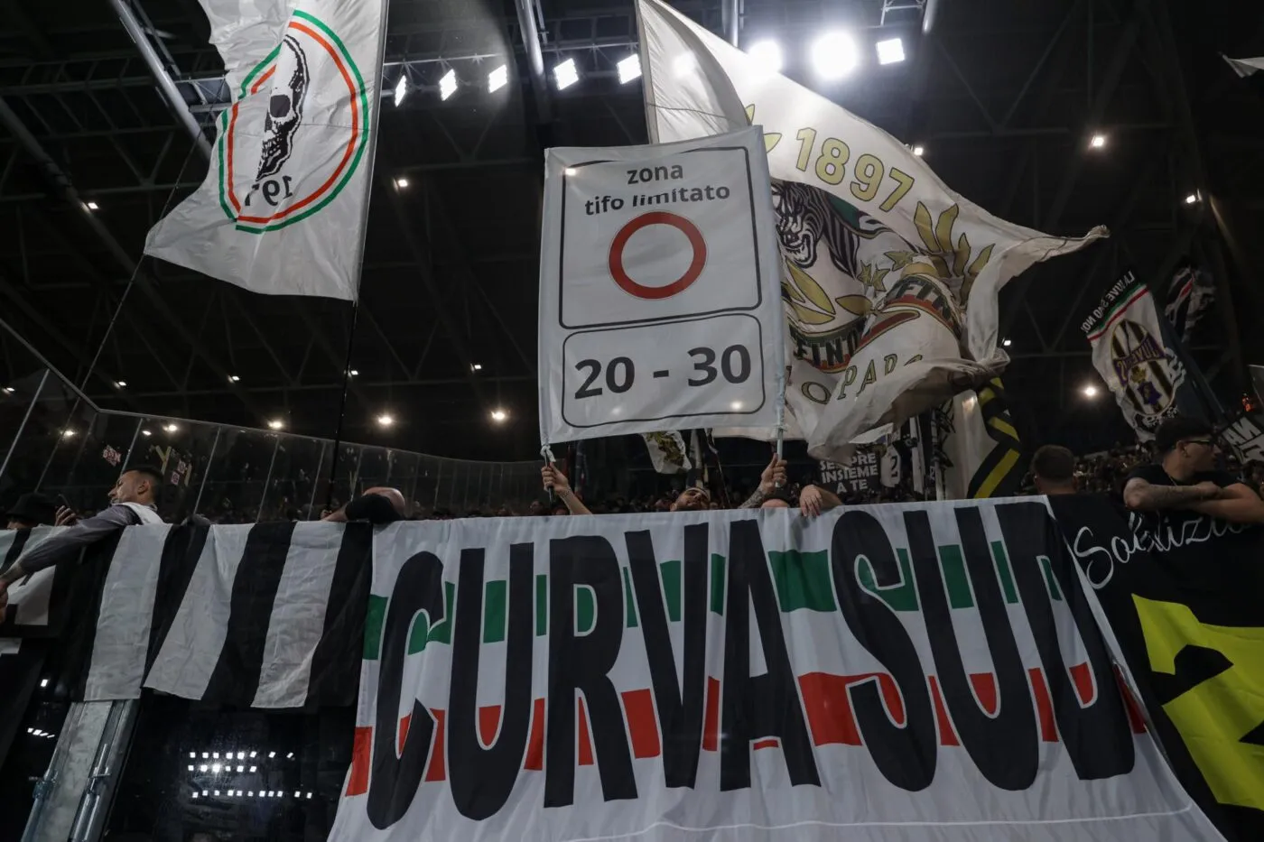 La police italienne impose des mesures restrictives à une vingtaine d’ultras