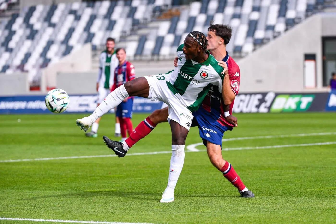 Le Red Star prend la tête, Nantes patine
