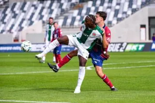 Le Red Star prend la tête, Nantes patine