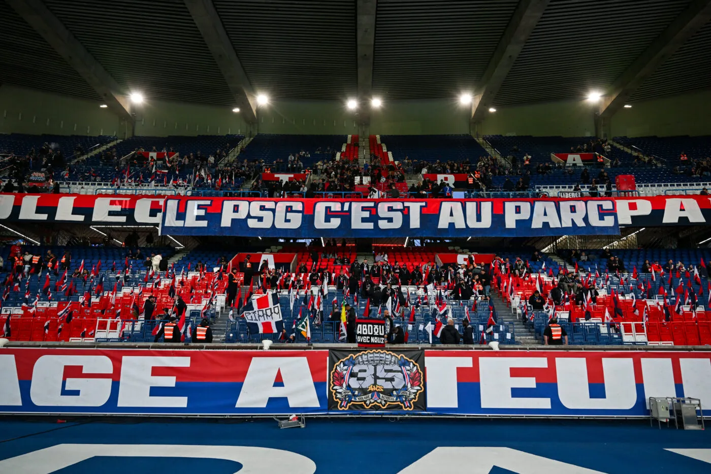 Tribunes solidaires des lycéens : la gloire des ultras !