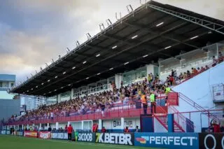 Le tremblement d’une tribune entraîne l’arrêt définitif d’un match