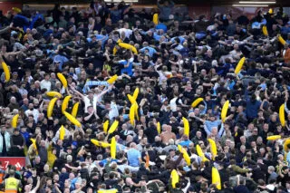 Pourquoi les supporters de Manchester City sont-ils venus à Liverpool avec des bananes ?