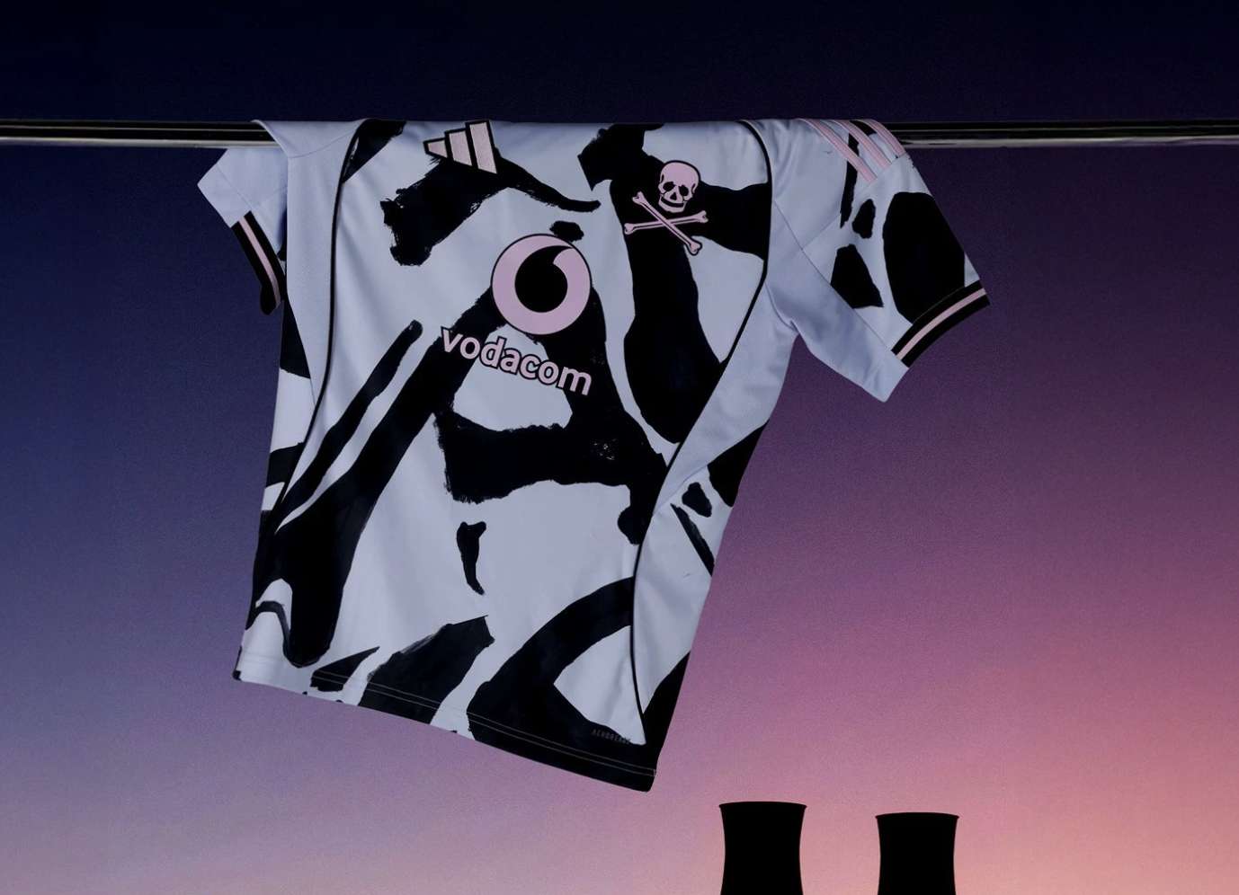 Le nouveau maillot des Orlando Pirates est un peu fou mais on adore