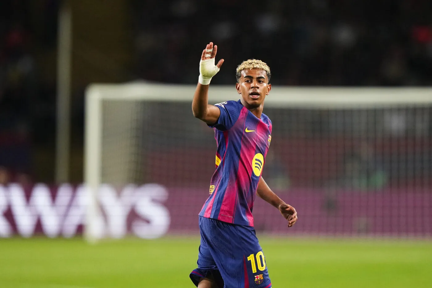 Le Barça domine Elche pour ne pas se laisser distancer