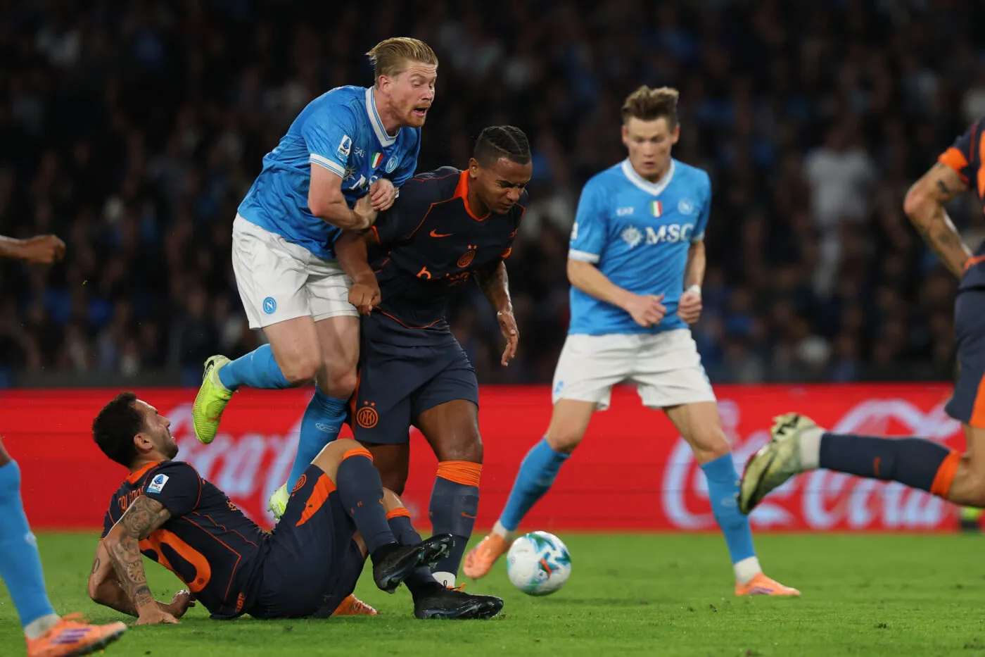 Naples bordélise l’Inter et passe leader