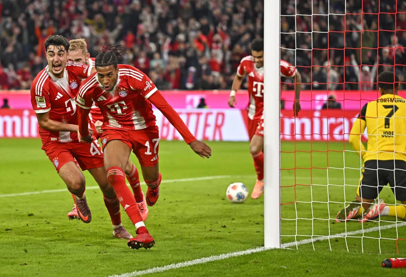 Le Bayern poursuit son chemin contre Dortmund avec Olise buteur