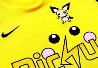 L'homme qui flingue des maillots pour mettre des Pokemon dessus