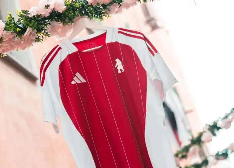 On adore l&rsquo;écusson du nouveau maillot d&rsquo;Ajaccio