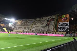 Le magnifique tifo de la tribune Loire