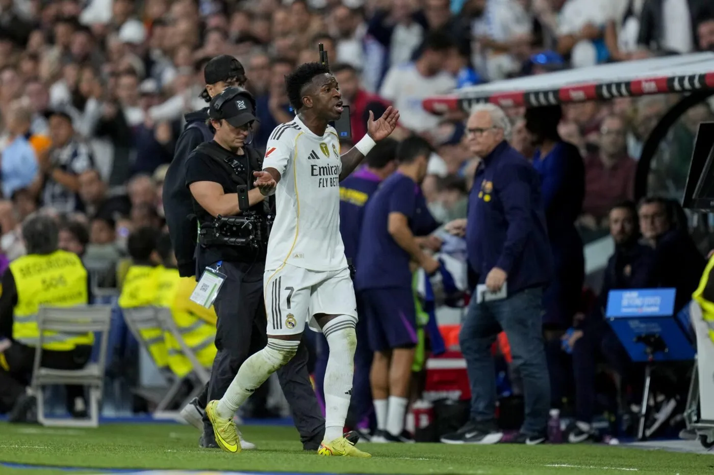 Vinícius furieux de se faire remplacer durant le Clásico