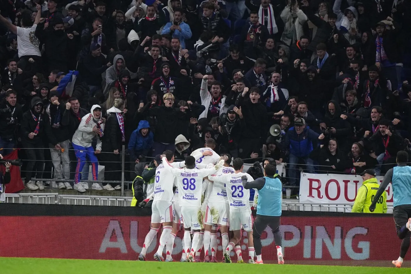 L’OL fait plier Strasbourg dans le temps additionnel