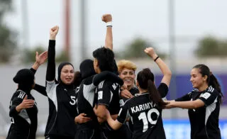 Trois ans après l’interdiction du sport féminin par les Talibans, l’équipe féminine afghane de football rejoue un match officiel
