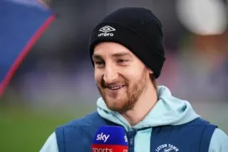 Après avoir subi un arrêt cardiaque, Tom Lockyer fait son retour en D4 anglaise