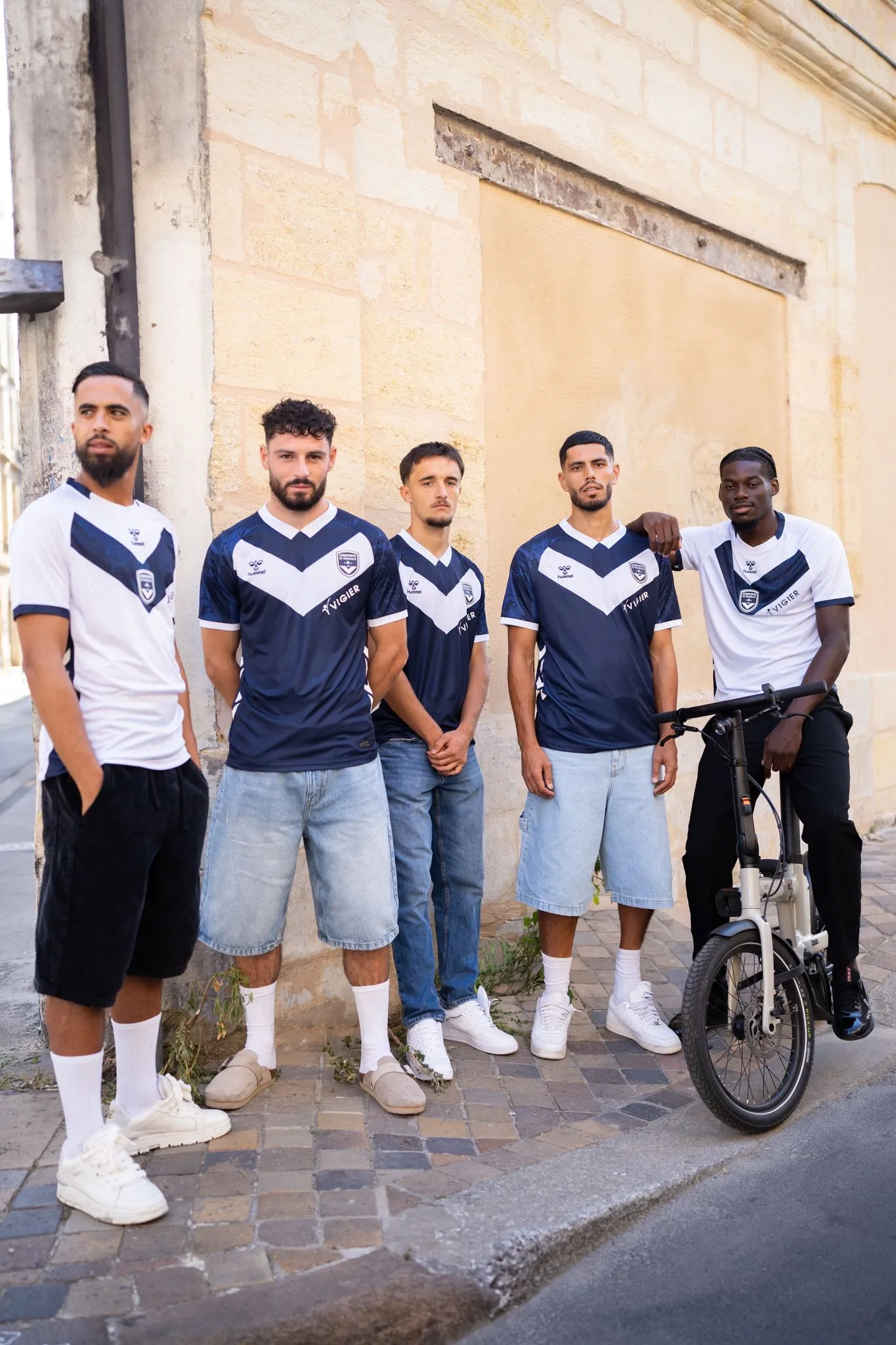 Eric Zemmour s’affiche avec le maillot de Bordeaux, le club réagit