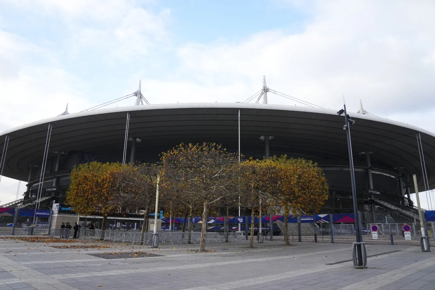 Le bel hommage à Manuel Dias devant le Stade de France